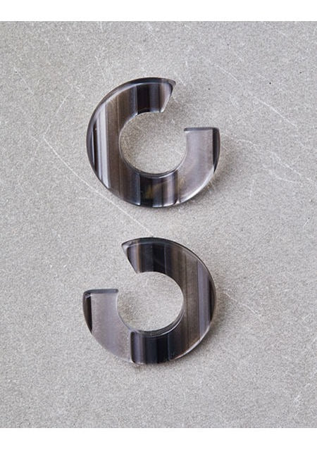 Aeo Aretes Tipo Aro Chatos De Resina Con Calado